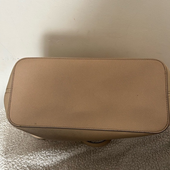 Michael Kors Jet Set Top Zip Tote - Picture 11 of 11